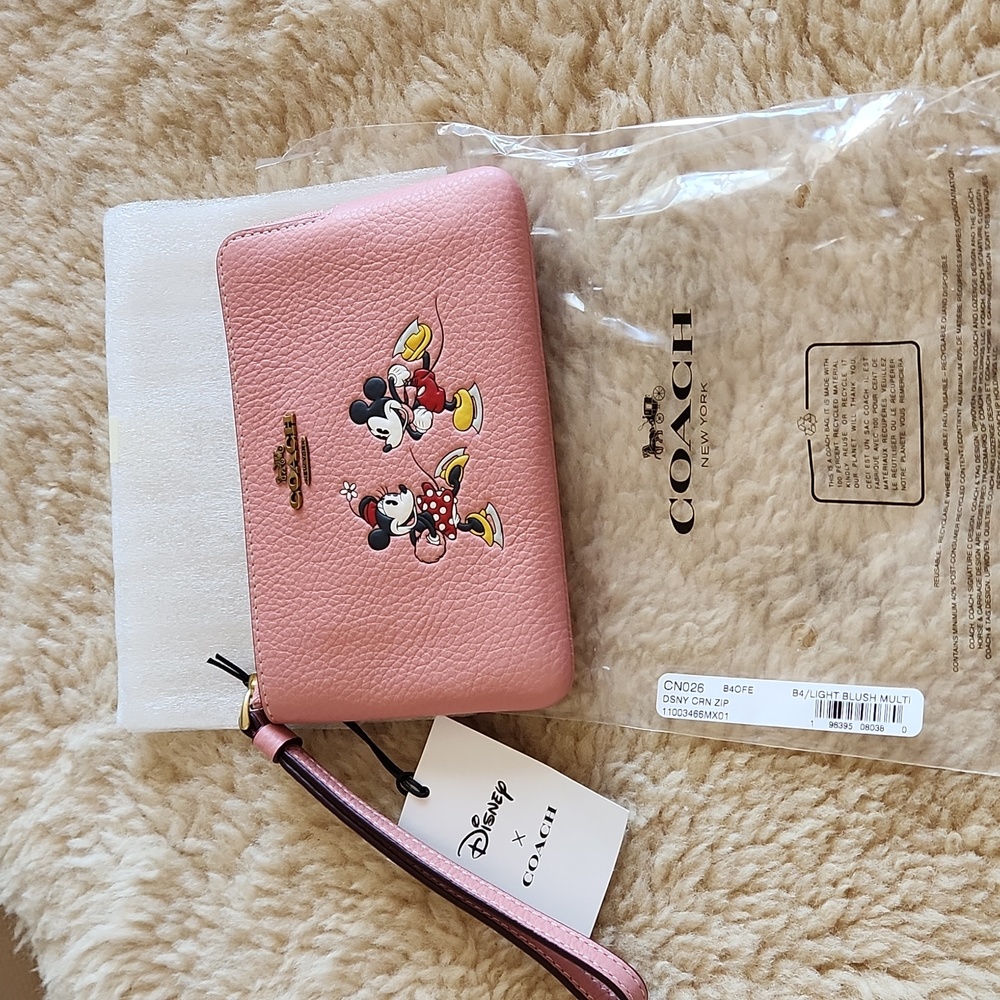 Adorable NWT Coach Disney X Pink Mickey & Minnie Crn Zip Wristlet 🩷🐭🖤